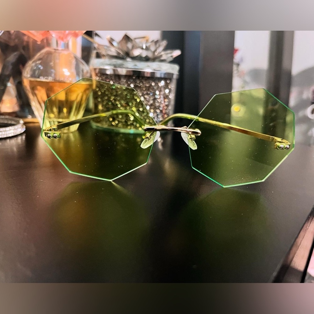 New! Retro Rimless Frames